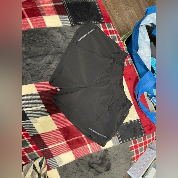 Lululemon gotta hot shorts size 8 tall - Picture 3 of 8